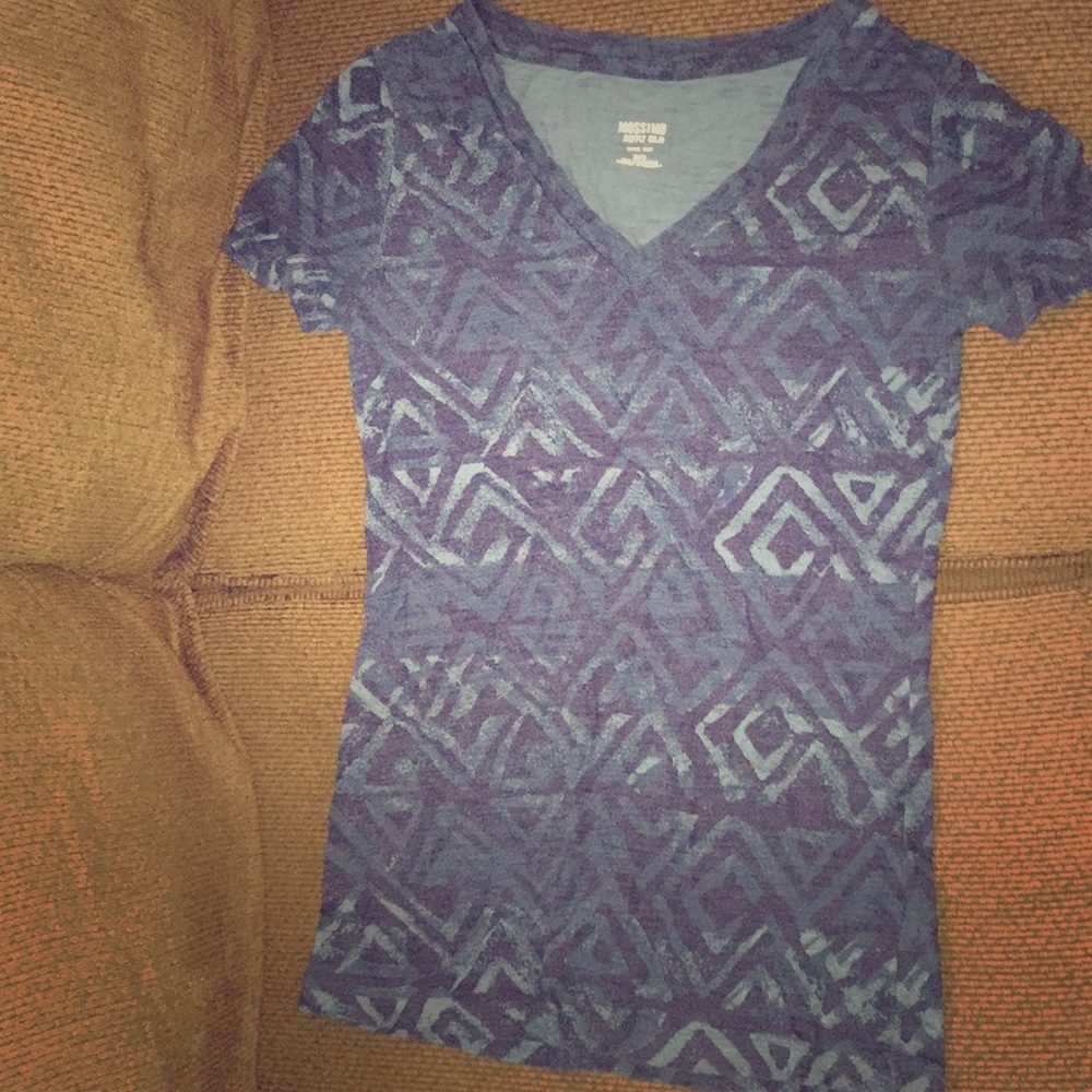 Mossimo V-Neck tribal print top